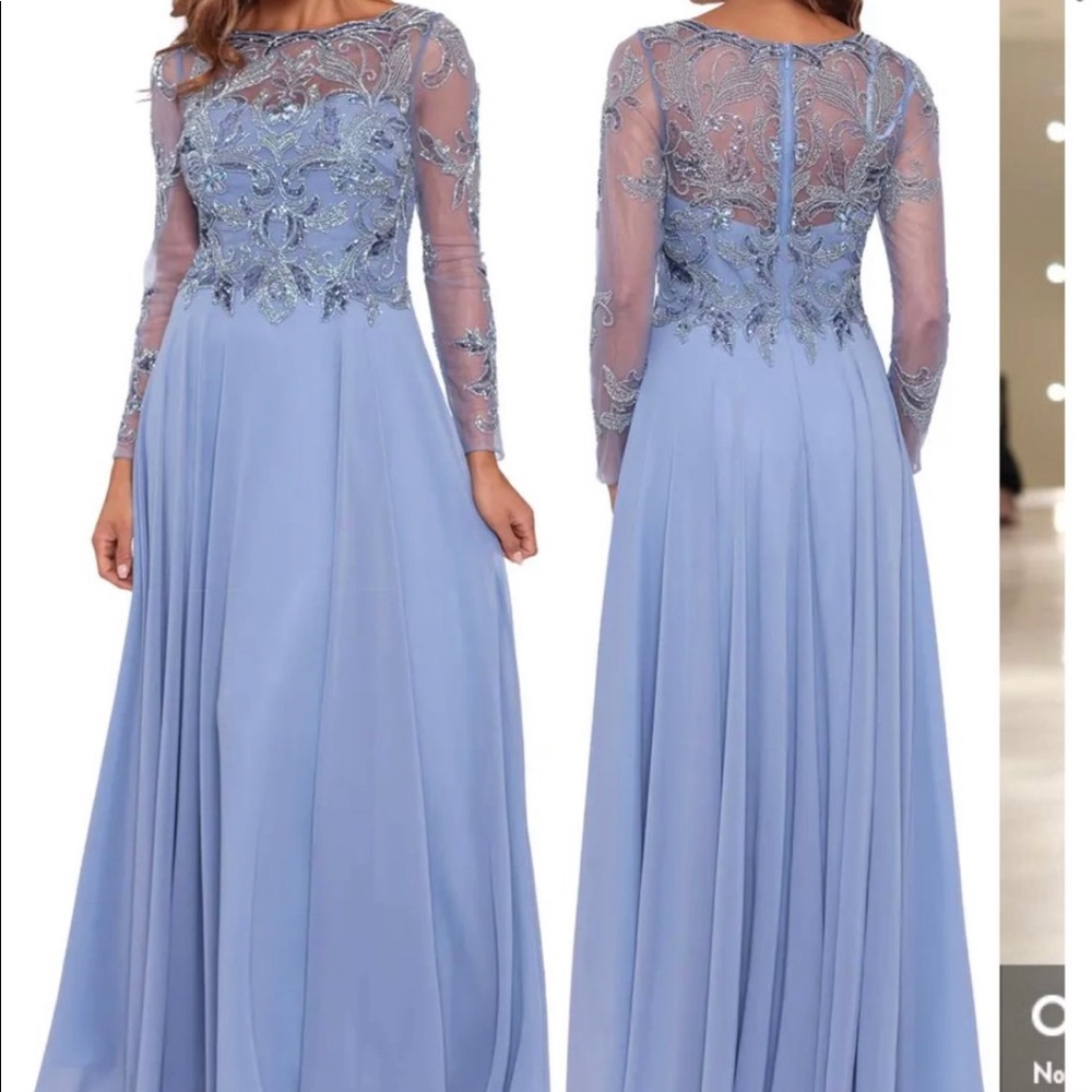 Long Sleeve Beaded Chiffon Gown
XSCAPE.     The price negotiable 😊